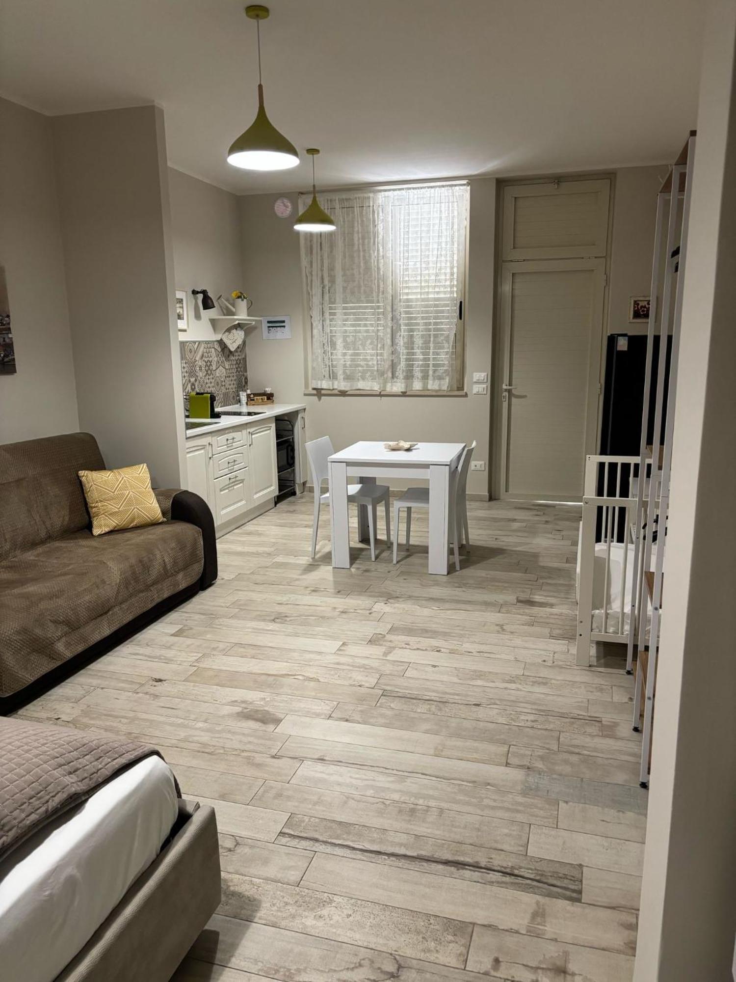 Appartamento Con Patio Monopoli Kültér fotó